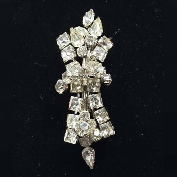 Vtg. Women Rhinstone Brooch Clear Sparkle Made In Austria Silver Tone Background - Picture 1 of 10
